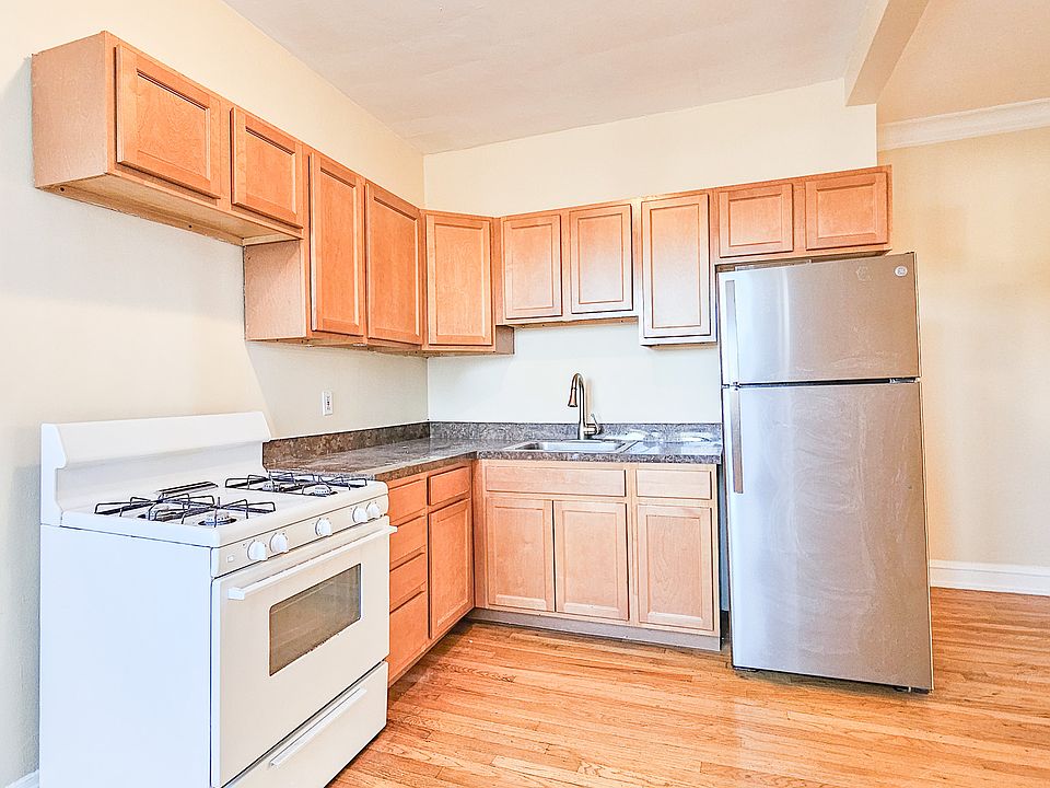1st image of 4725 W Belmont Ave #3S