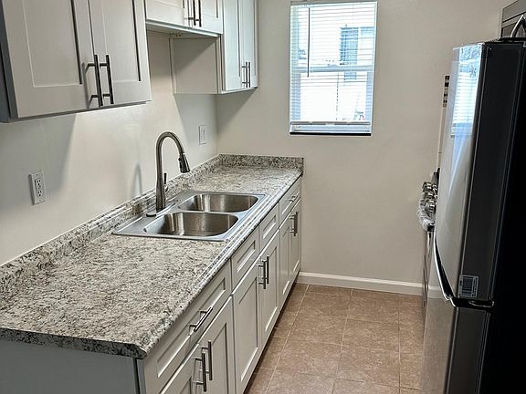 4th image of 128 N Alvarado St APT 4