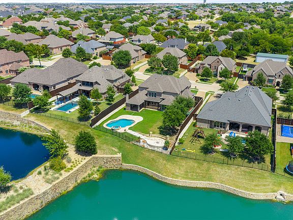 3rd image of 941 Jessica Ln