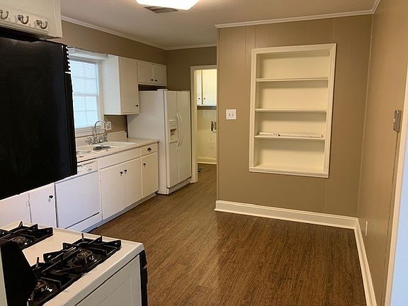 3rd image of 716 Northside Dr