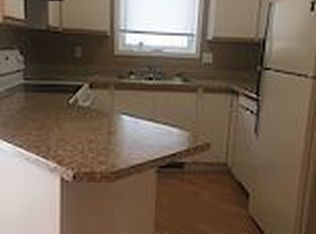 9520 174th St NW, Edmonton, AB T5T5Z3