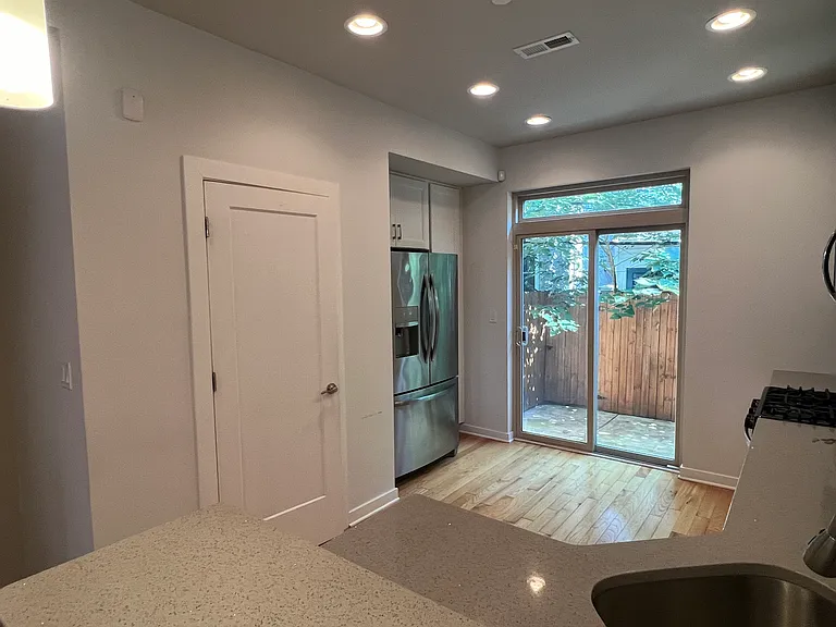 2133 Mountain St — Photo 9