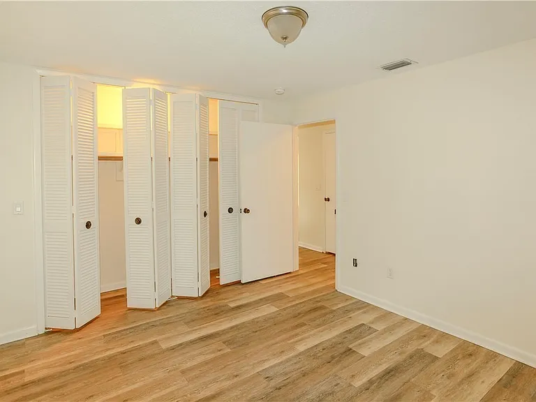 5654 Eichen Cir W — Photo 19