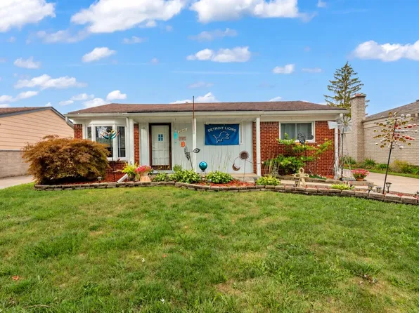 28101 Nieman St, Saint Clair Shores, MI 48081