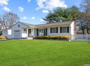 583 Bayport Ave, Bayport, NY 11705