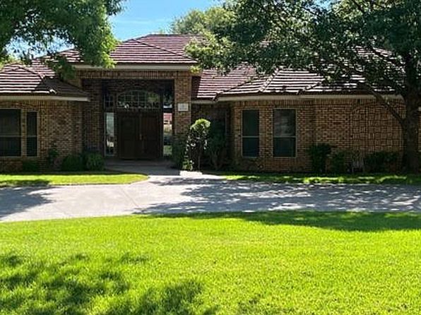 3 N Village Dr