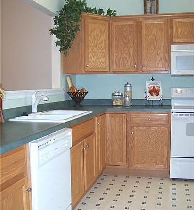 4th image of 180 Elmwood Dr