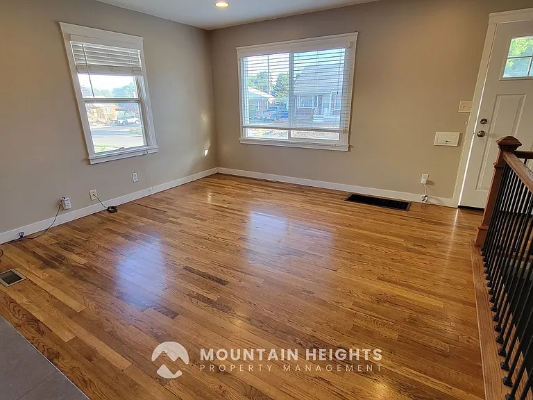 1116 E Hudson Ave — Photo 3