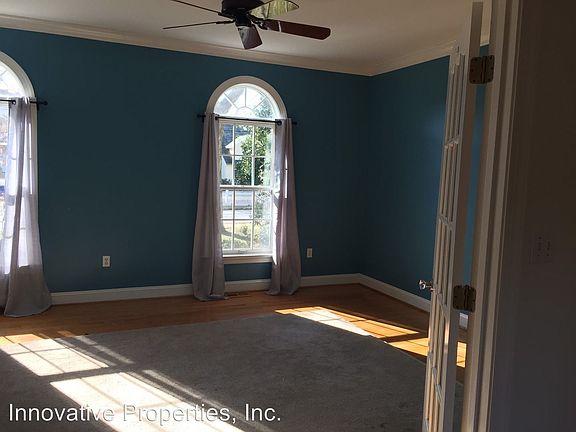 4th image of 11 E Lake Dr