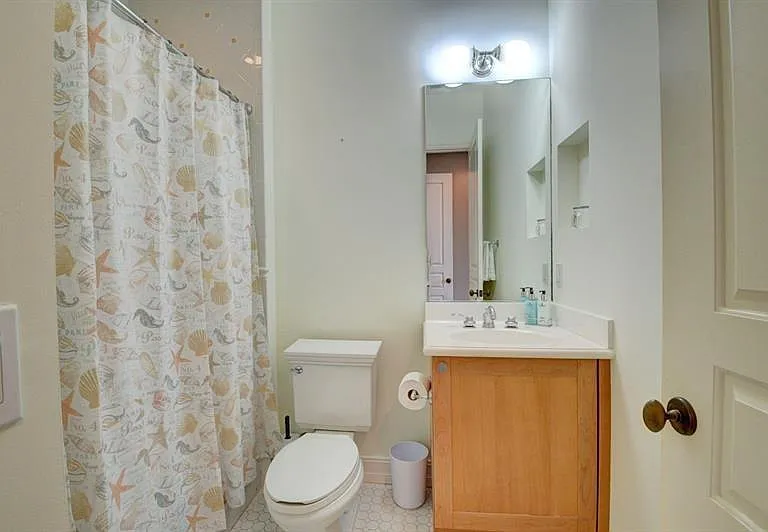 306 E Mallory Cir — Photo 33