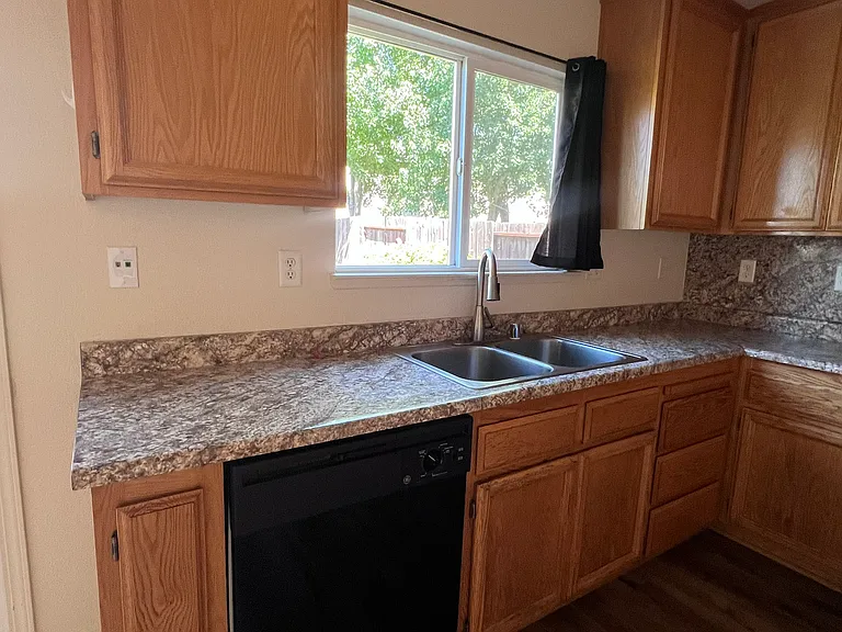 1694 Shay Way — Photo 23