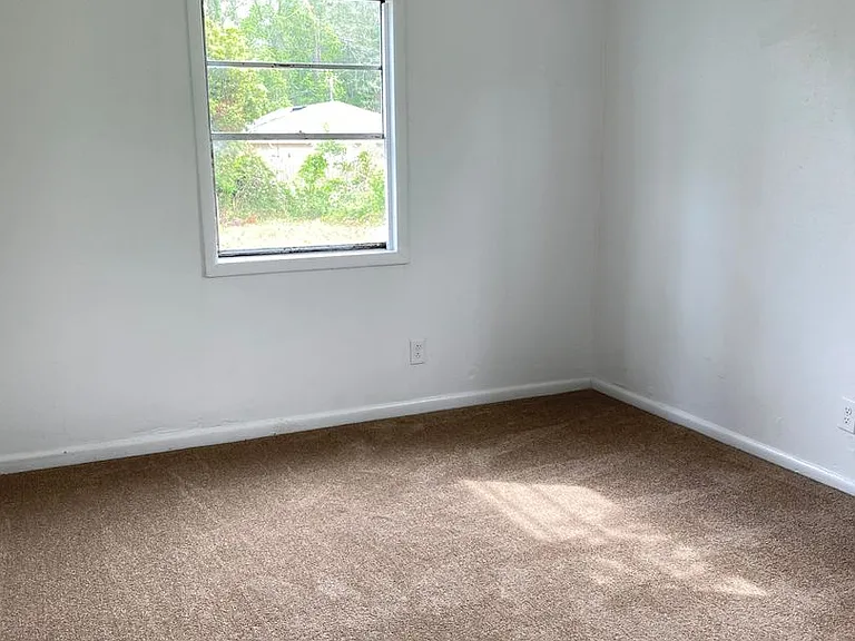 8505 Jasper Ave — Photo 5