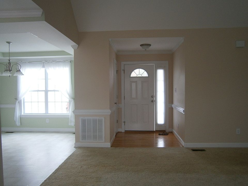 Hardwoods in Foyer, Wainscot