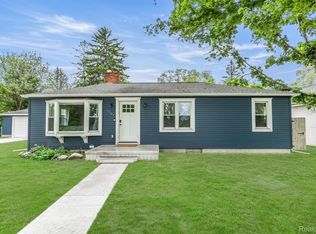 6581 Windiate Rd, Waterford, MI 48329