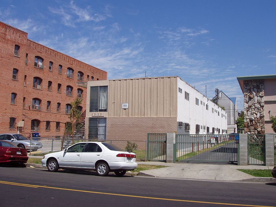 2nd image of 1318 S Wilton Pl APT 1