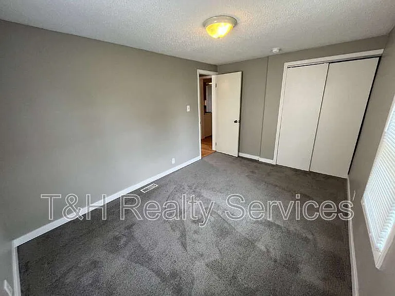 1008 E Wheeler St — Photo 10