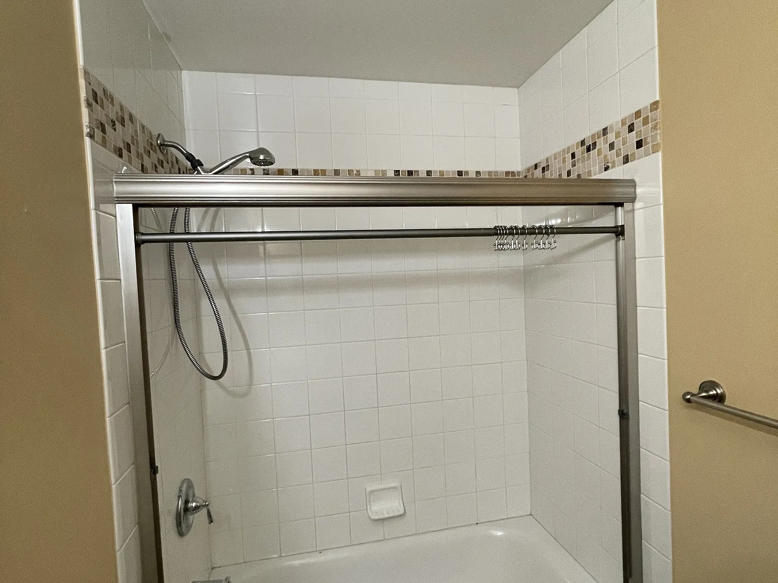 225 Ventura - 225 — Photo 3