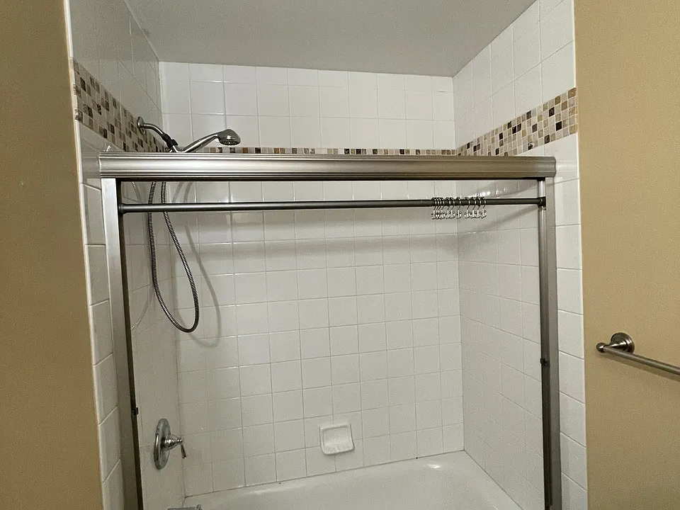 225 S Ventura Rd #100