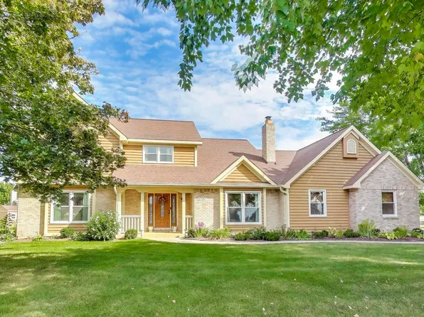 1710 Elm St, Spring Grove, IL 60081