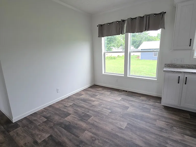 805 Lee St — Photo 12
