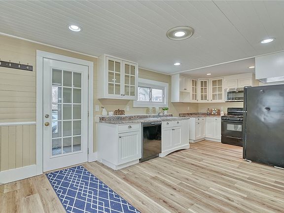 4th image of 126 Phoenix St