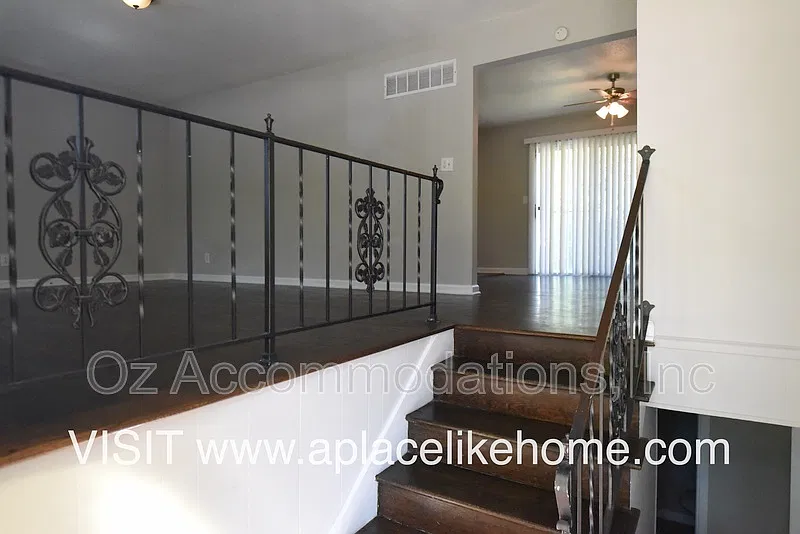 3 bed, 2.5 bath, 1350 sqft, $1,595 — Photo 3
