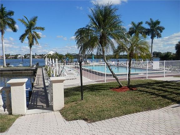 Intercoastal Pool Side w/ Boat Docks Palm Bay Club