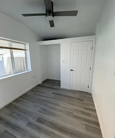 916 E Elm St — Photo 10