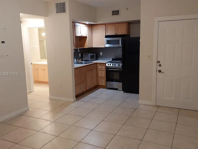 2630 SW 28th St #14 — Photo 2