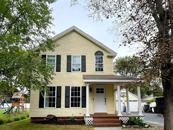 22 3rd St, Ayer, MA 01432