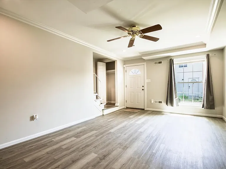 8523 Pioneer Dr — Photo 4