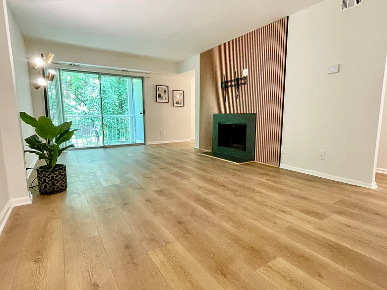 3 Pickering Ct #102 — Photo 6