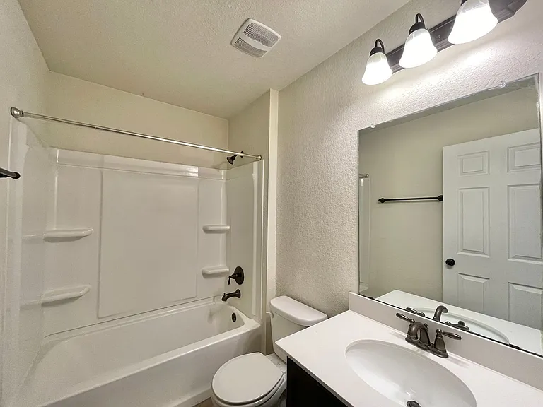 304 W Orion Dr — Photo 4