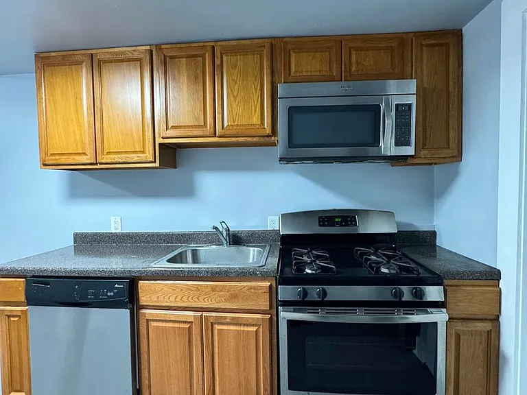 40 Walnut — Photo 13