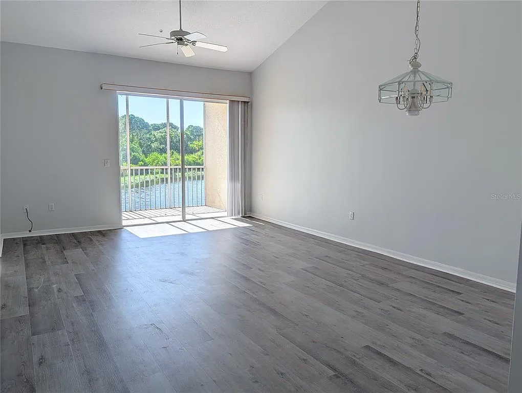 2 bed, 2.0 bath, 1138 sqft, $1,900 — Photo 2