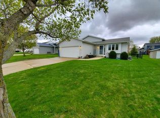 411 8th St NW, Dodge Center, MN 55927