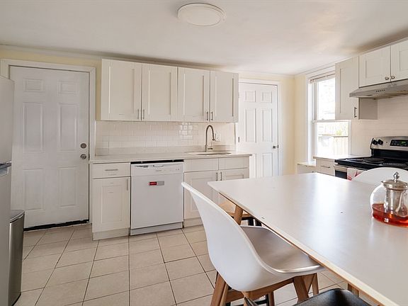 5th image of 47 Dane St