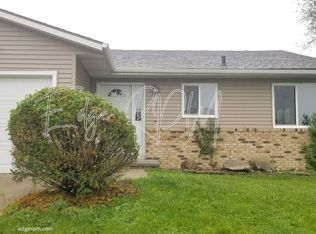 424 Heritage Rd, Cedar Falls, IA 50613