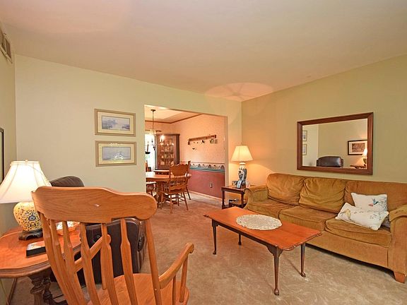 3rd image of 781 Twin Fox Dr