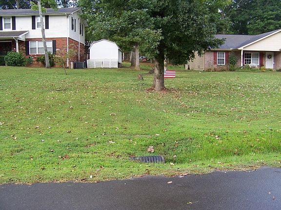 2nd image of 3923 Glen Oaks Dr