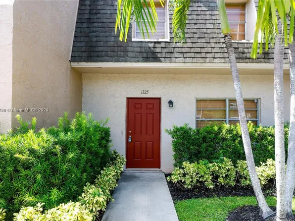 1325 Partridge Close, Pompano Beach, FL 33064