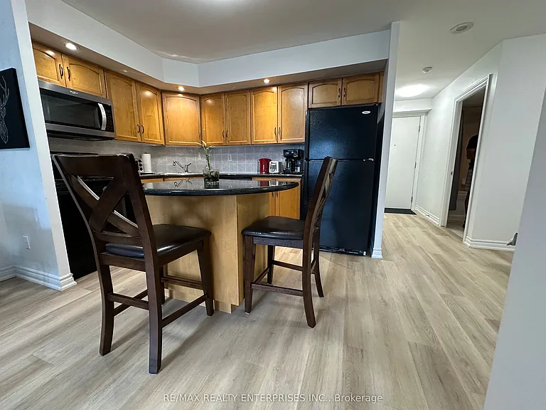 250 Wellington St W #436 — Photo 8