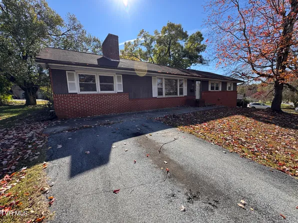 505 Woodhaven Dr, Johnson City, TN 37604