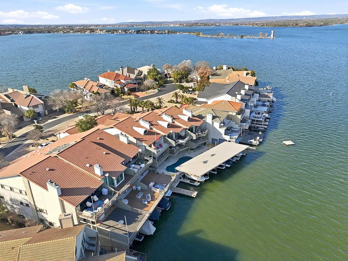 Building Photo - 403 Island Dr
