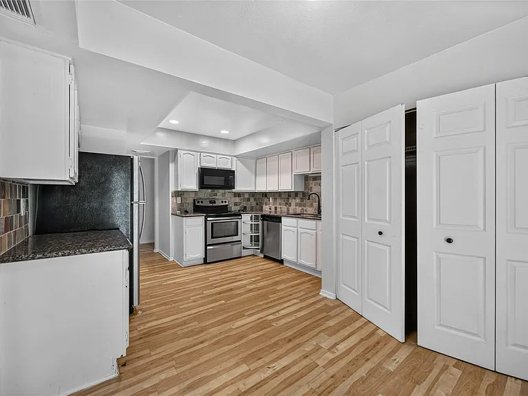 2107 N Red Cedar Cir — Photo 9
