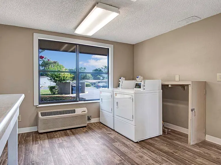 Applewood Apartments — Photo 12
