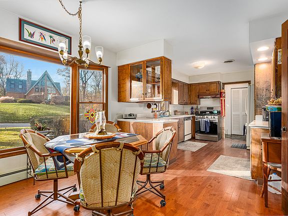 5th image of 1041 Woodcliff Dr