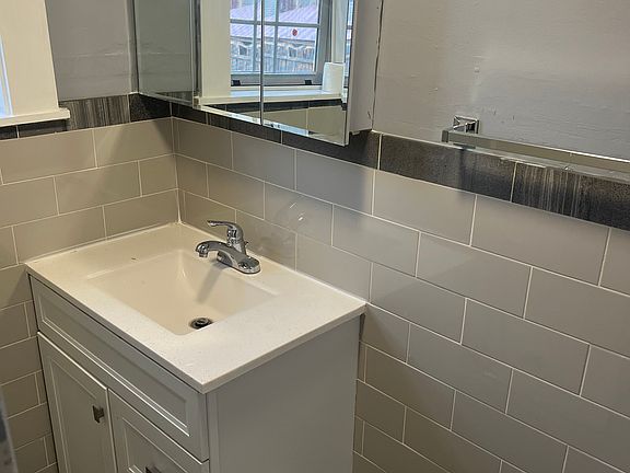 2nd image of 34 Hollis St Floor 1