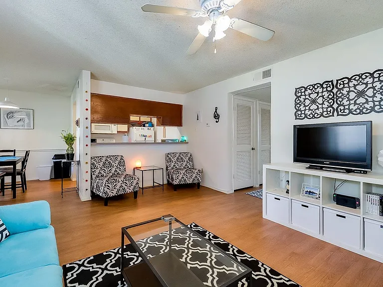 218 N Texas Blvd #105 — Photo 7