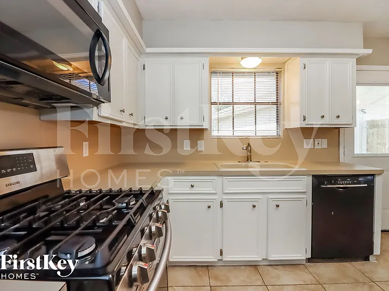 6611 Gleneagles Dr — Photo 8